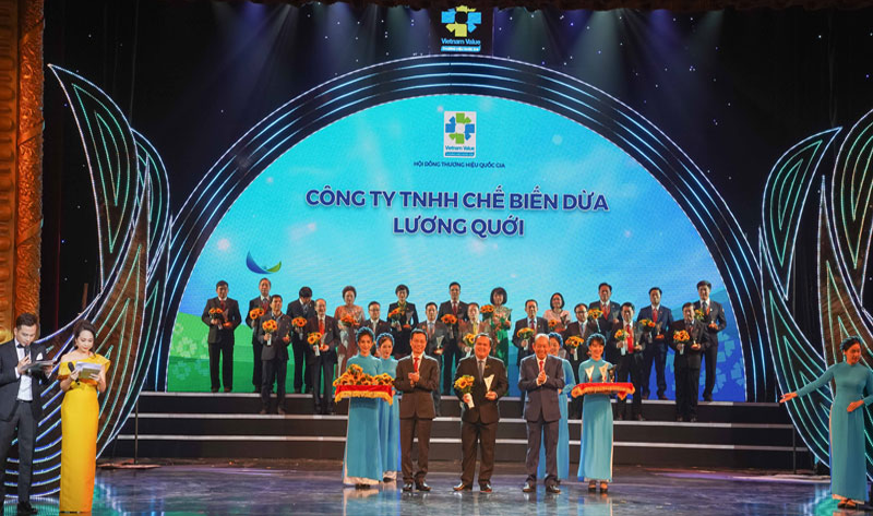LUONG QUOI COCONUT CO., LTD RECIEVES VIETNAM VALUE AWARD 2020