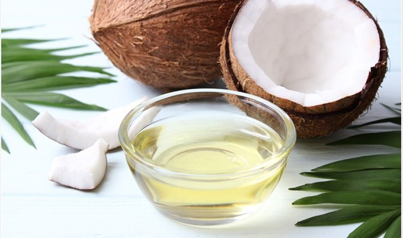 RESEARCHERS THINK COCONUT OIL MAY HELP TREAT COVID-19 PATIENTS