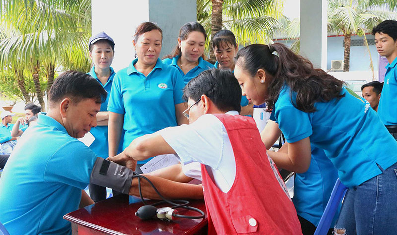 HIẾN MÁU NHÂN ĐẠO – NGHĨA CỬ CAO ĐẸP CỦA TẬP THỂ NHÂN VIÊN CÔNG TY TNHH CHẾ BIẾN DỪA LƯƠNG QUỚI ĐẾN CỘNG ĐỒNG VIỆT NAM