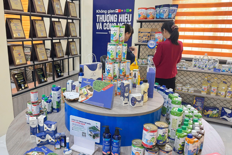 Dừa Lương Quới khẳng định vị thế doanh nghiệp đổi mới tại "Không gian Thương hiệu & Công nghệ" tỉnh Vĩnh Long