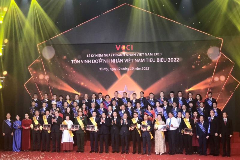 ÔNG CÙ VĂN THÀNH VINH DỰ ĐÓN NHẬN DANH HIỆU DOANH NHÂN VIỆT NAM TIÊU BIỂU 2022